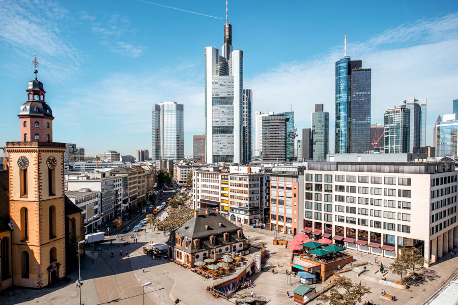 The Frankfurt city center with wonderful old and modern buildings are a main destination for limousine service frankfurt.